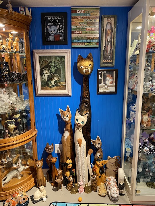 Redner's Rescued Cat Figurine Mewseum