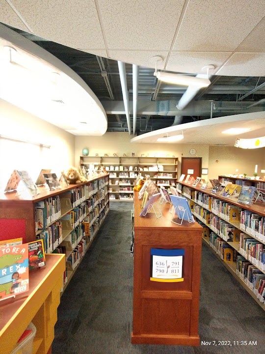 Pewaukee Public Library